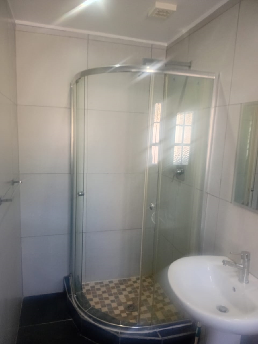 To Let 1 Bedroom Property for Rent in Humewood Eastern Cape